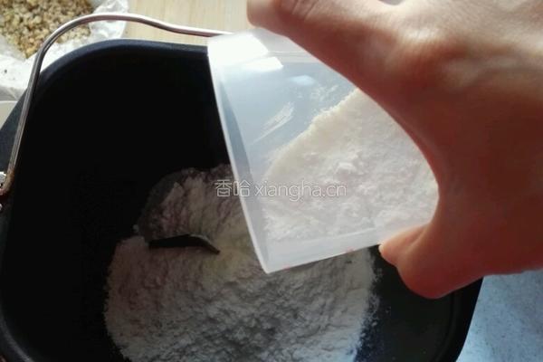 自制营养面包的做法图解1
