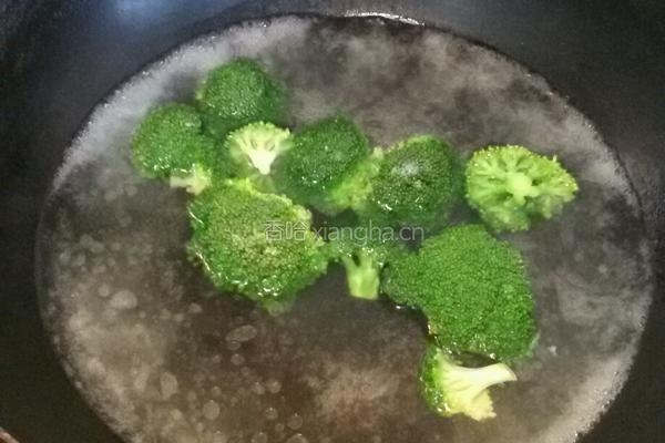 白灼西兰花的做法图解4