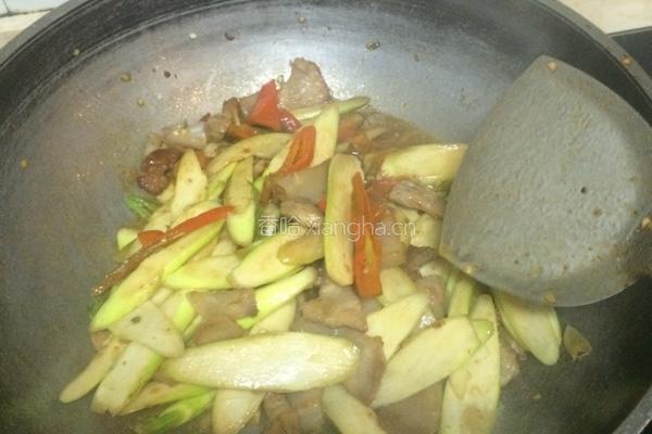 茭白炒肉的做法图解10