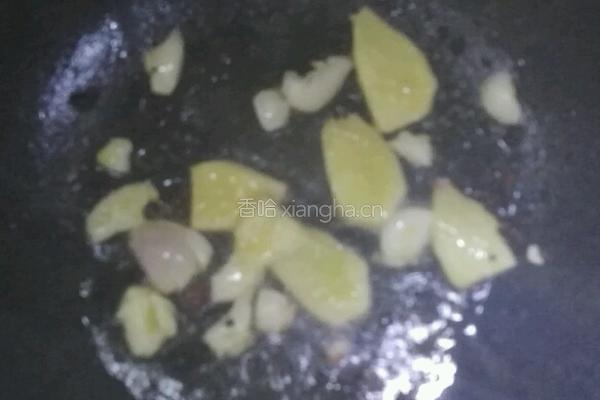 牛腩炖土豆红萝卜的做法图解3