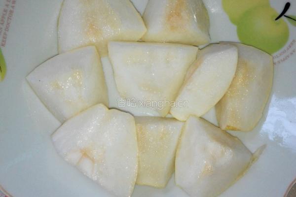 川贝雪梨瘦肉汤的做法图解2