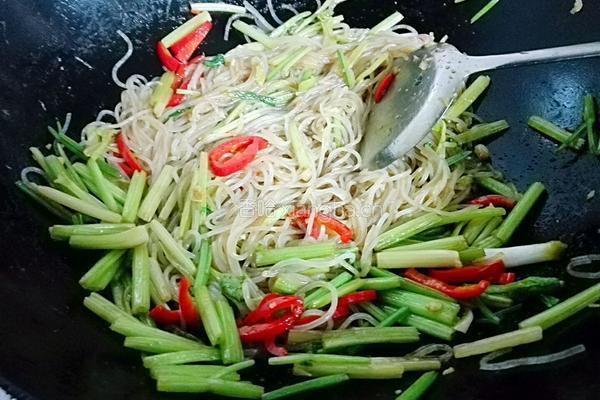 芹菜炒粉条的做法图解9