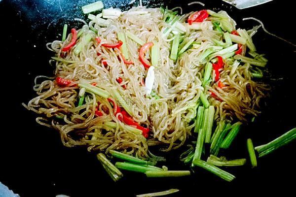芹菜炒粉条的做法图解11