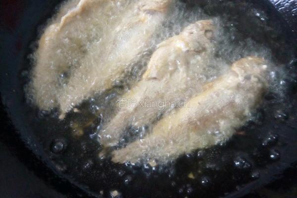 干炸黄花鱼的做法图解3