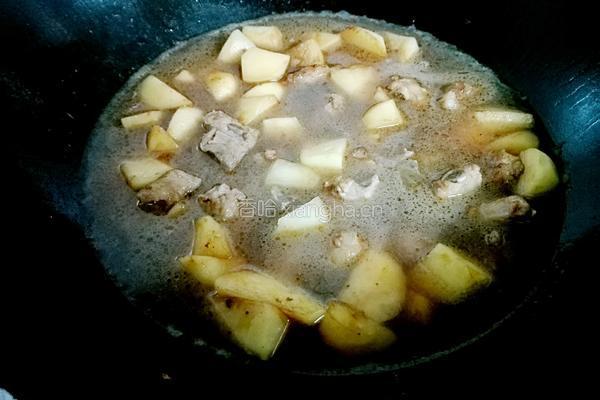 土豆焖排骨的做法图解7