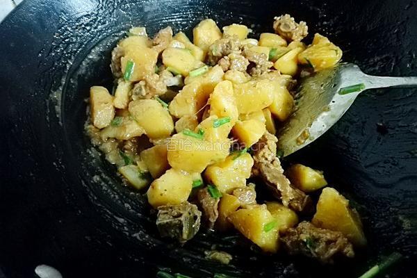 土豆焖排骨的做法图解8