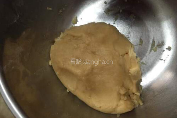 豆沙蛋黄广式月饼的做法图解3