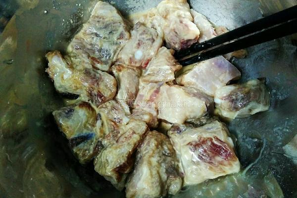 糖醋土豆炖排骨的做法图解3