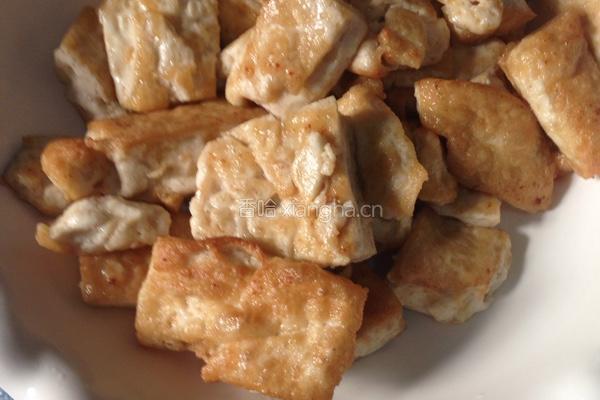 豆腐炒蟹棒的做法图解1