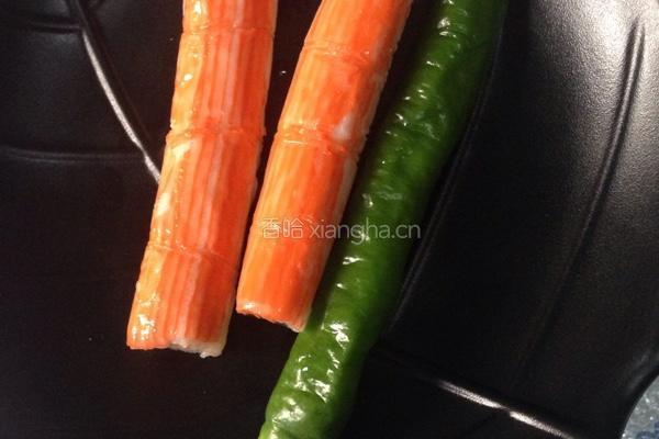 豆腐炒蟹棒的做法图解2
