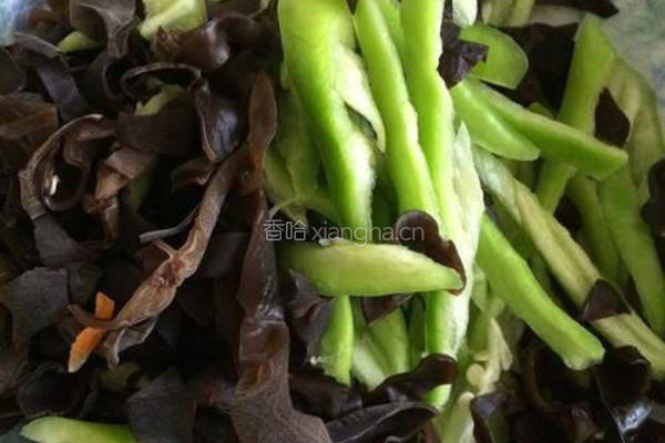 猪肉炒三丝的做法图解2