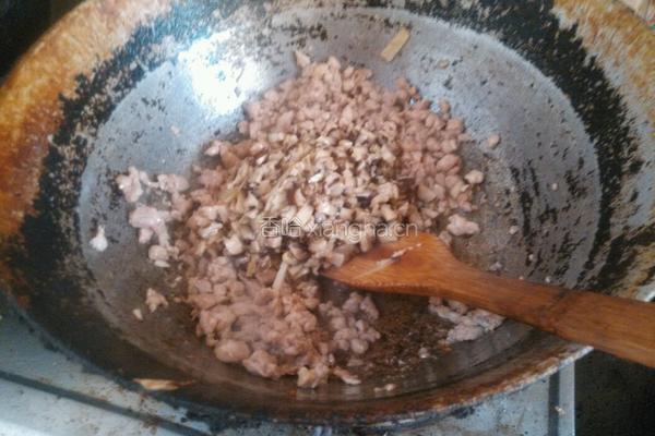 香菇肉丁炸酱面的做法图解7
