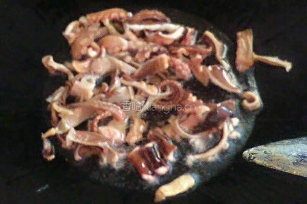 鱿鱼瘦肉闷茄子的做法图解2