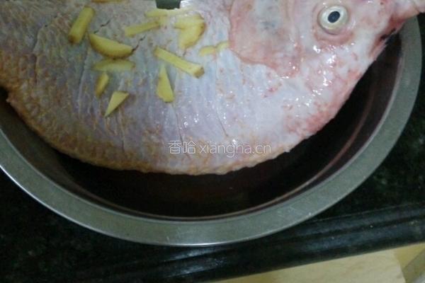 糖醋彩云雕的做法图解1
