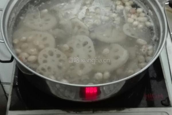 莲藕花生排骨汤的做法图解7