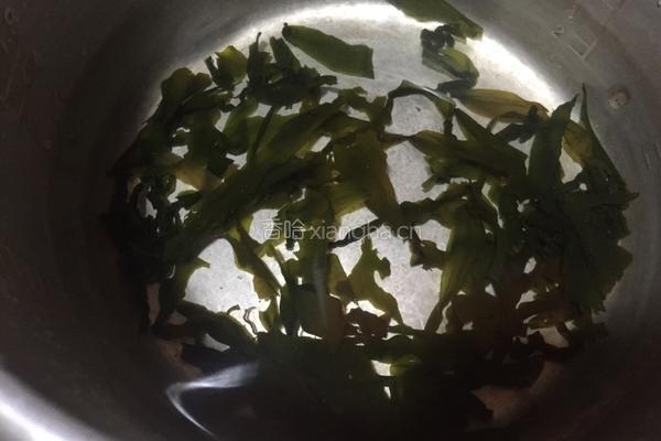 凉拌螺旋藻的做法图解1