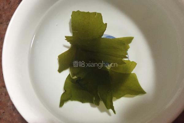 凉拌螺旋藻的做法图解2