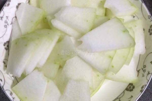 蚝油虾皮焖冬瓜的做法图解1