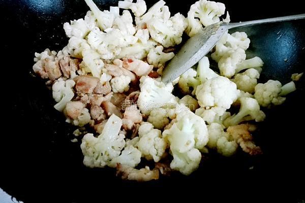 五花肉炒花菜的做法图解8