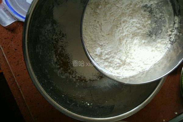广式奶油椰汁蛋黄馅月饼的做法图解4