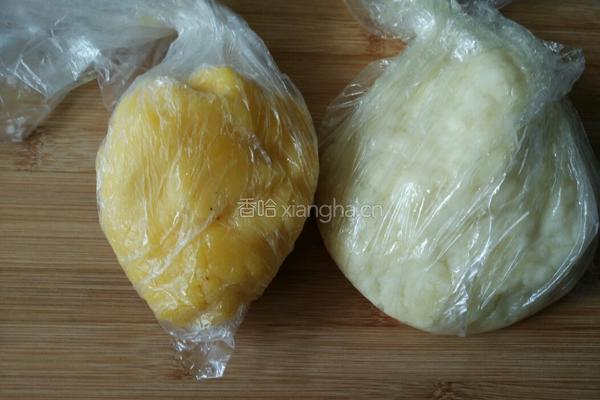 广式奶油椰汁蛋黄馅月饼的做法图解6