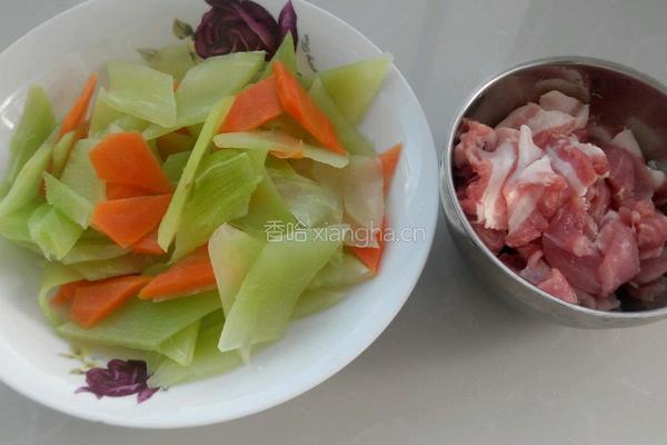 肉片炒莴笋的做法图解1