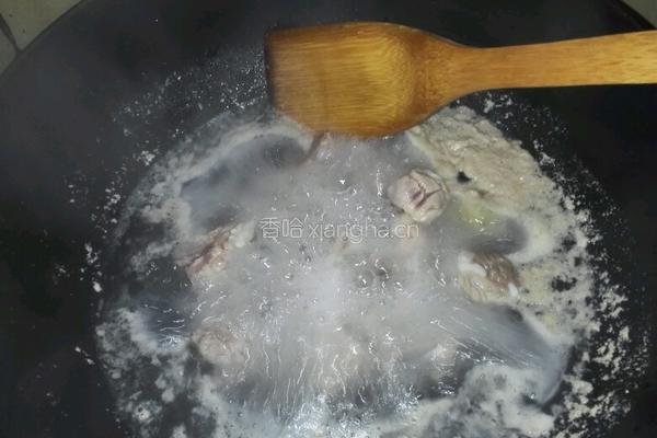 花生黄豆排骨汤的做法图解2