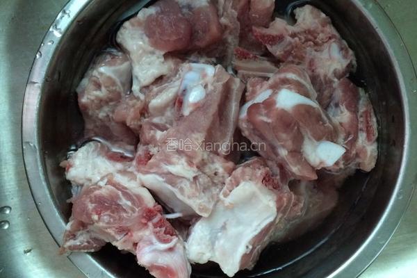 糖醋排骨的做法图解1