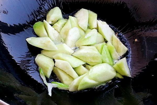 丝瓜炒鸡蛋的做法图解3
