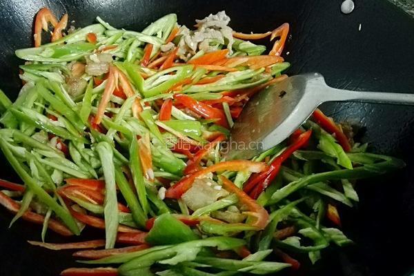 双椒炒肉的做法图解7