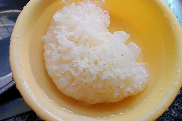 苹果红枣雪耳糖水的做法图解1