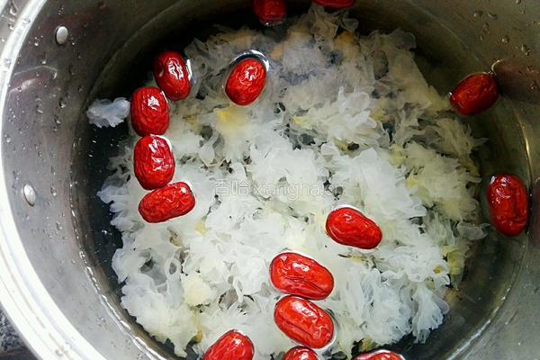 苹果红枣雪耳糖水的做法图解4