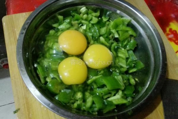 青椒鸡蛋的做法图解2