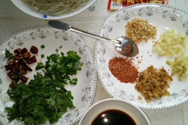 酸辣粉的做法图解1