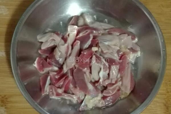 豆角炒鸡胗的做法图解2
