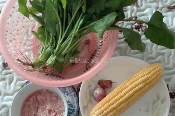 玉米菠菜丸子汤的做法图解1