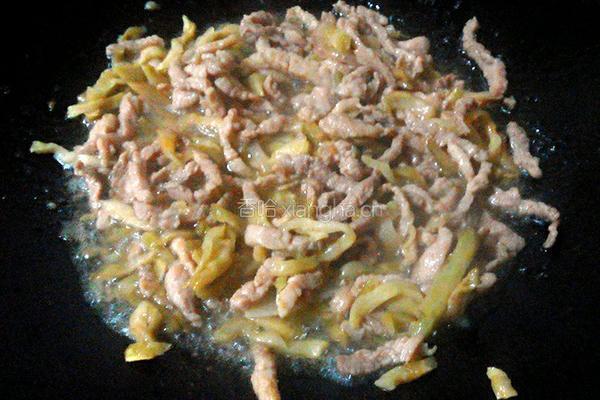 肉炒洋葱榨菜丝的做法图解4