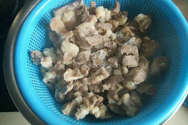 羊肉炖萝卜 详细好操作的做法图解2