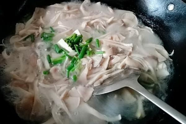 袖珍菇白豆腐汤的做法图解7