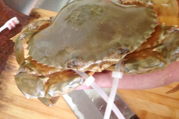 黄酒肉蟹的做法图解1