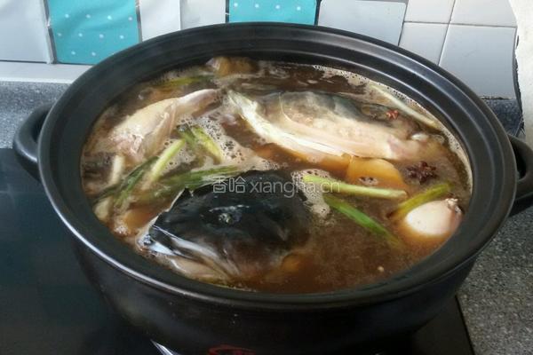 炖鱼头泡饼的做法图解5