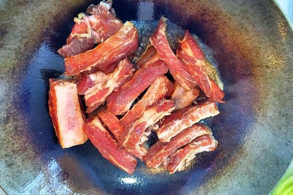 蒜香辣排骨的做法图解2