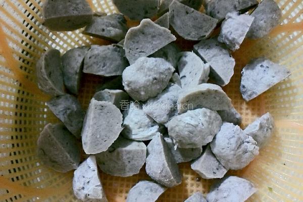 鸡腿菇烧贡丸的做法图解1