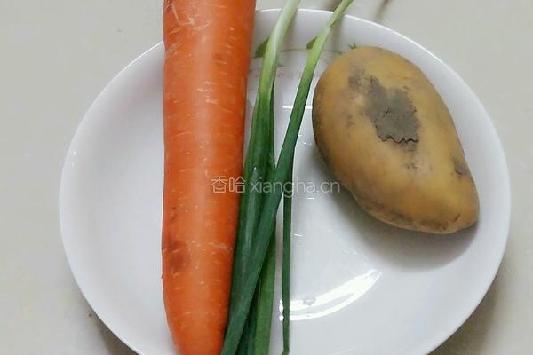 香葱胡萝卜土豆丝的做法图解1
