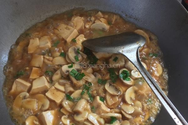 蘑菇炒豆腐的做法图解3
