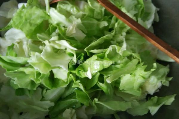 剩菜炒白菜的做法图解4