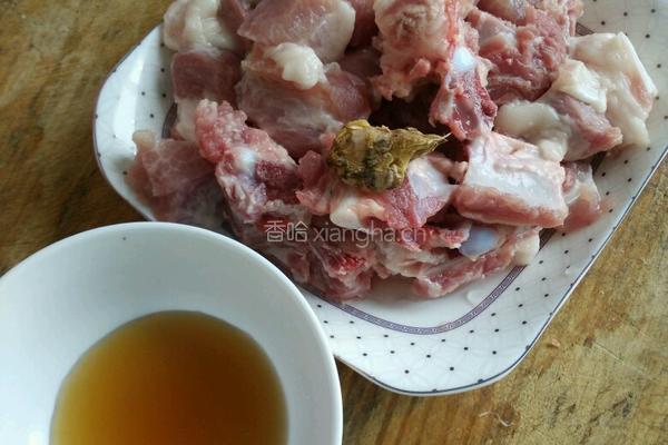 蚝油排骨的做法图解1