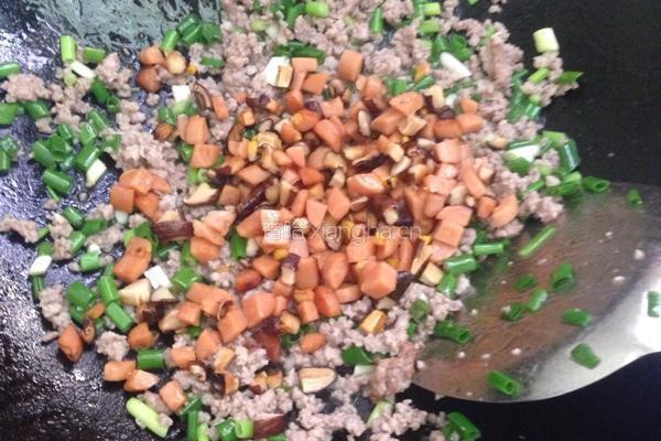胡萝卜炒饭的做法图解8