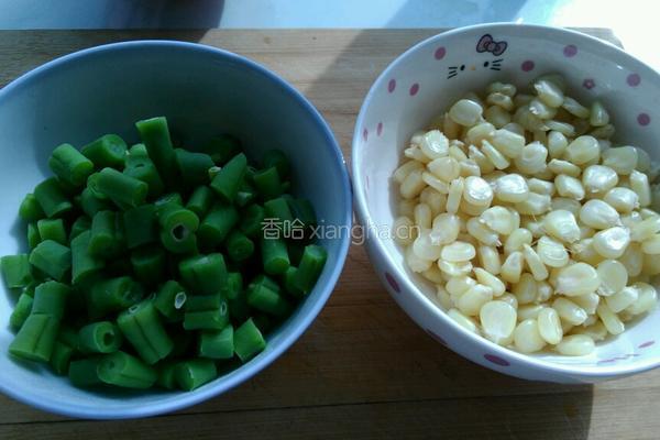 三丁玉米香肠炒饭的做法图解2