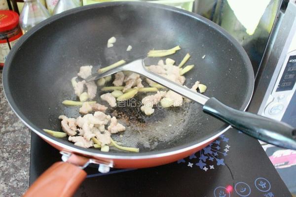 青菜炒肉片的做法图解5